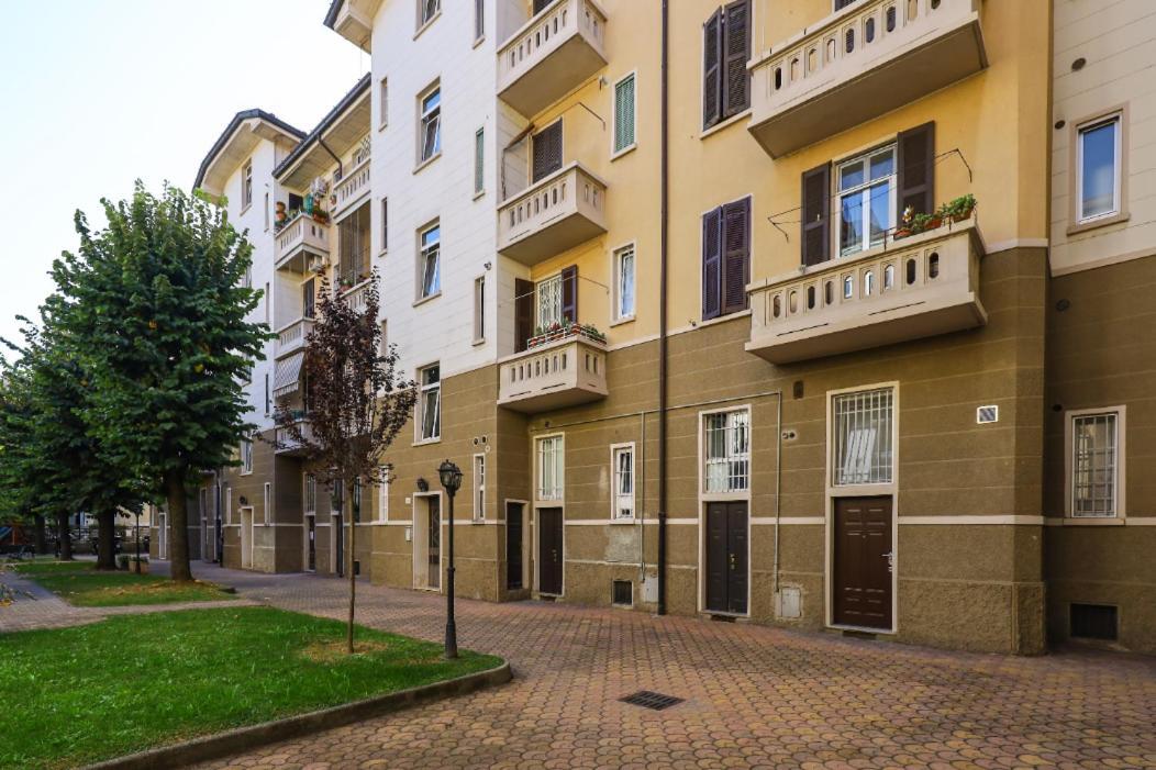 Paki Home Nel Cuore Dei Navigli Di Milano エクステリア 写真